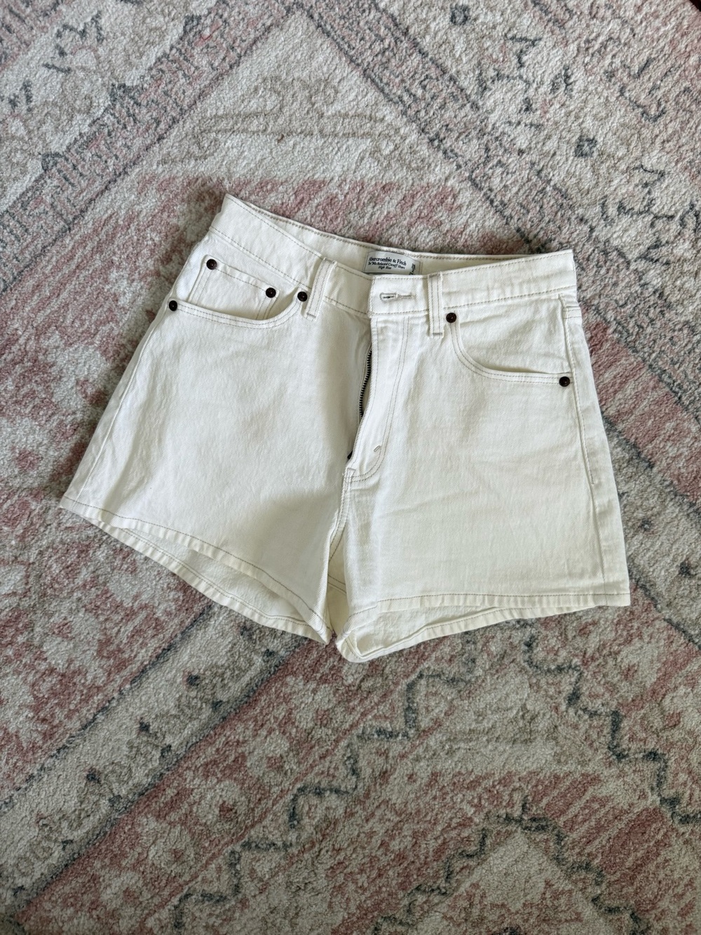 Abercrombie & Fitch Cream High-Rise Denim Shorts 26 CURVE LOVE